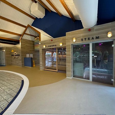 Reeds View Holiday Lodge South Cerney Exterior photo