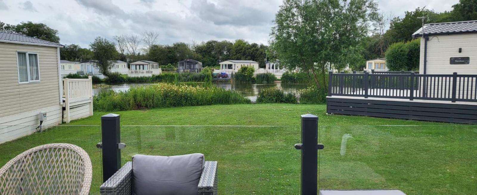 Reeds View Holiday Lodge South Cerney Exterior photo